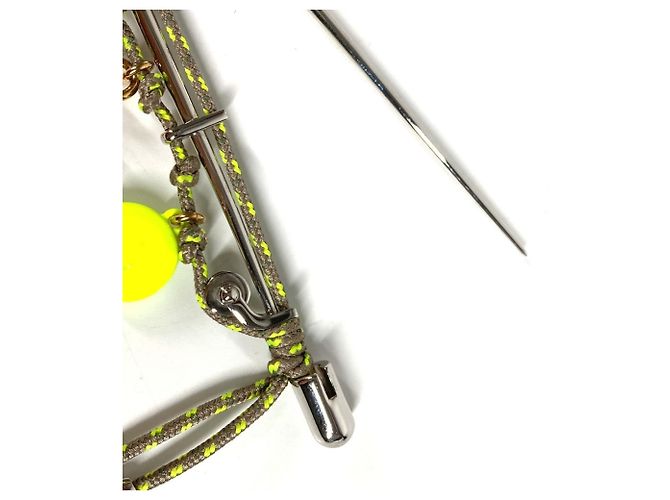 Spilla Pin Logo LV in corda Louis Vuitton Argento Giallo - vista 7