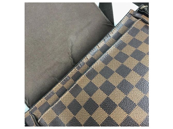Borsa a spalla Louis Vuitton Damier District PM con patta Marrone Damier ebene - vista 13