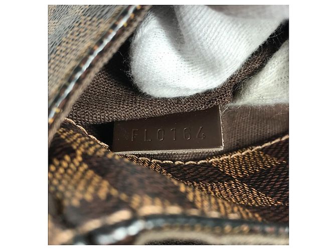 Borsa a spalla Louis Vuitton Damier District PM con patta Marrone Damier ebene - vista 16