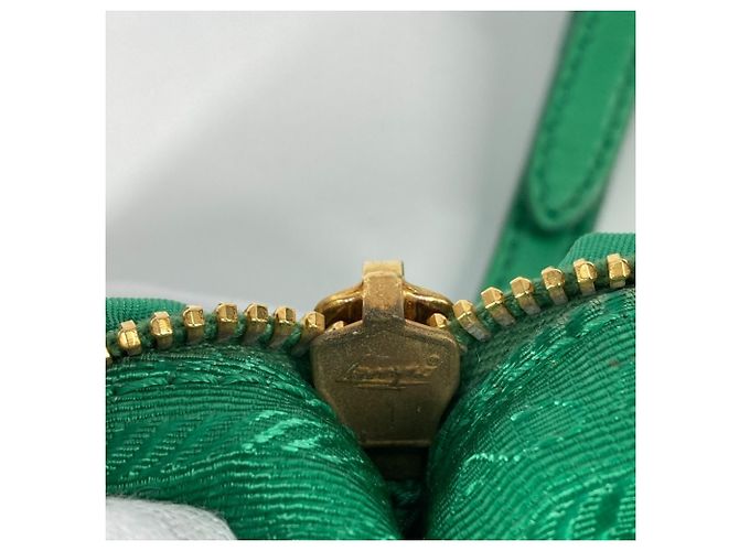 Pochette per trucco in nylon verde Prada - vista 15