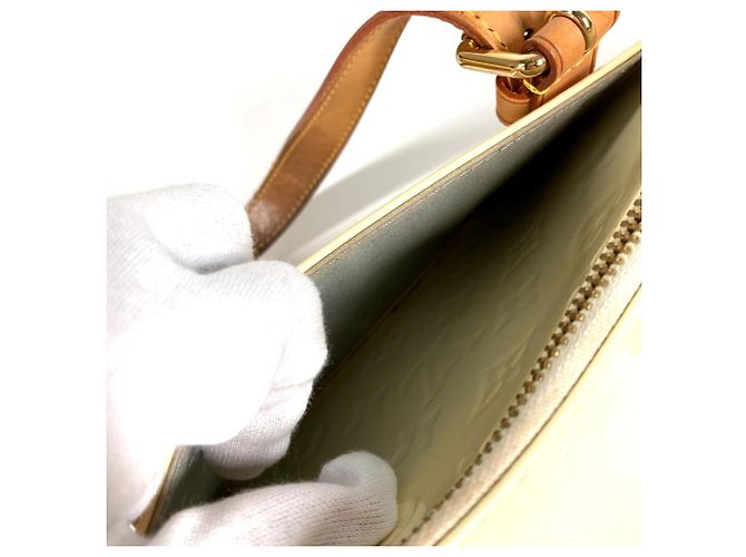 Borsa a Spalla Rosewood Avenue in Monogram Vernis Louis Vuitton Bianco - vista 11