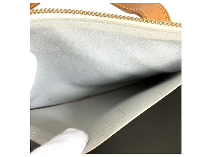 Borsa a Spalla Rosewood Avenue in Monogram Vernis Louis Vuitton Bianco - vista 14