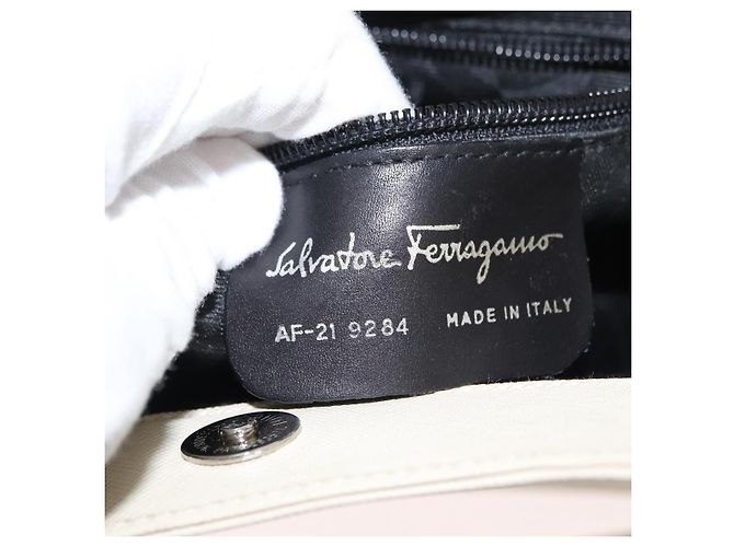 Salvatore Ferragamo Sac à épaule en cuir Écru - vue 6