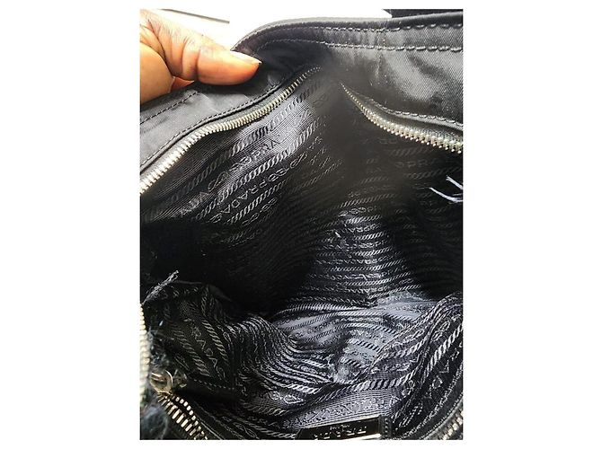 Borsa a tracolla/spalla in nylon Saffiano nera di Prada Nero - vista 10