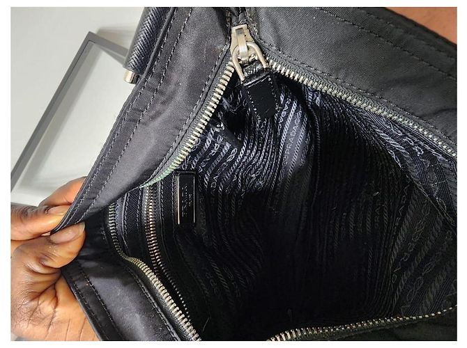 Borsa a tracolla/spalla in nylon Saffiano nera di Prada Nero - vista 6