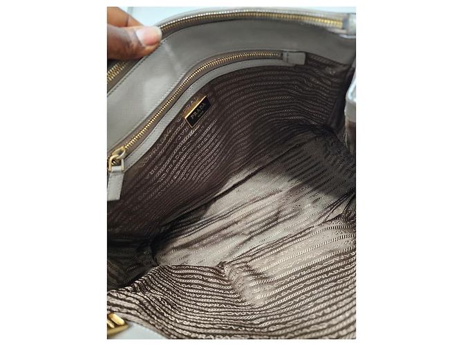PRADA Große Doppelreißverschluss Tote Bag Saffiano Lux Bicolor Beige - Ansicht 16