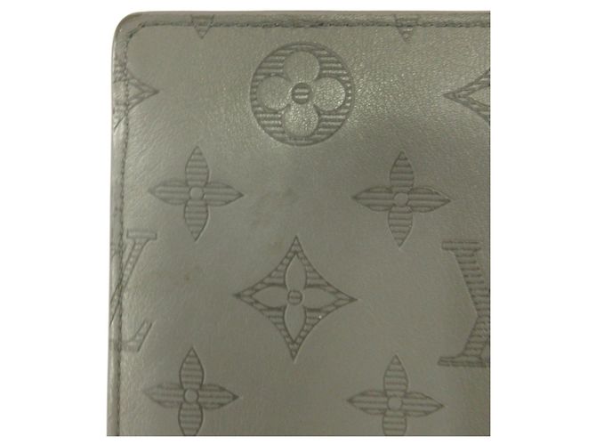 Cartera Bifold Larga Brazza Monogram Shadow de Louis Vuitton Castaño - vista 3
