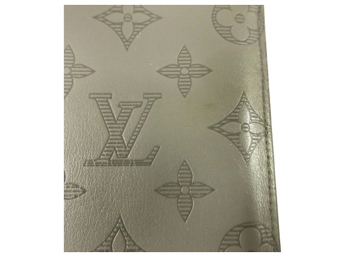 Cartera Bifold Larga Brazza Monogram Shadow de Louis Vuitton Castaño - vista 4