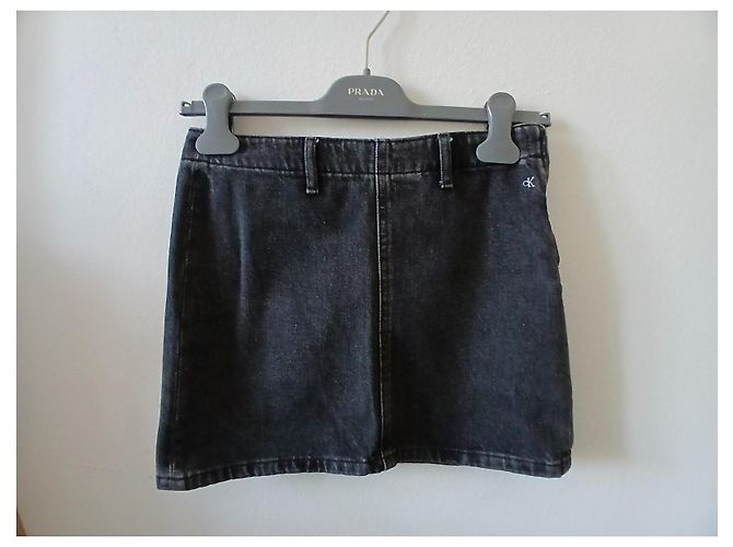 Calvin Klein Rock aus schwarzem Denim mit Logo - Ansicht 11