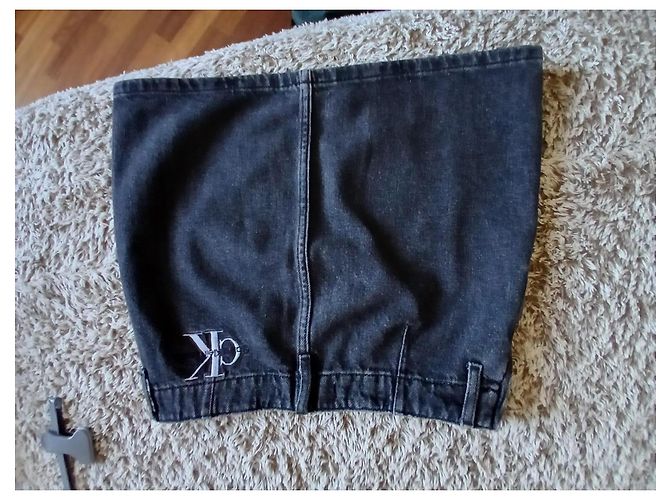 Calvin Klein Rock aus schwarzem Denim mit Logo - Ansicht 2