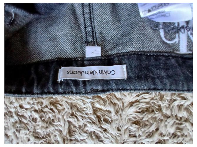 Calvin Klein Rock aus schwarzem Denim mit Logo - Ansicht 5