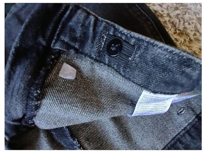 Calvin Klein Rock aus schwarzem Denim mit Logo - Ansicht 7
