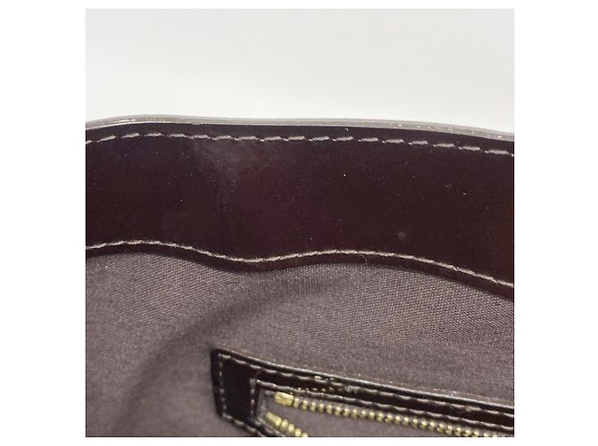 Borsa Tote Vernis Wilshire MM di Louis Vuitton Bordò - vista 9
