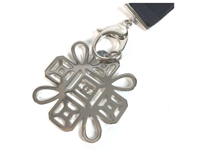 Collana in strass Chanel CC Coco Mark Nero - vista 7