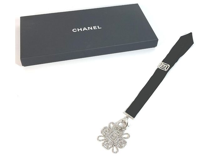 Collana in strass Chanel CC Coco Mark Nero - vista 9
