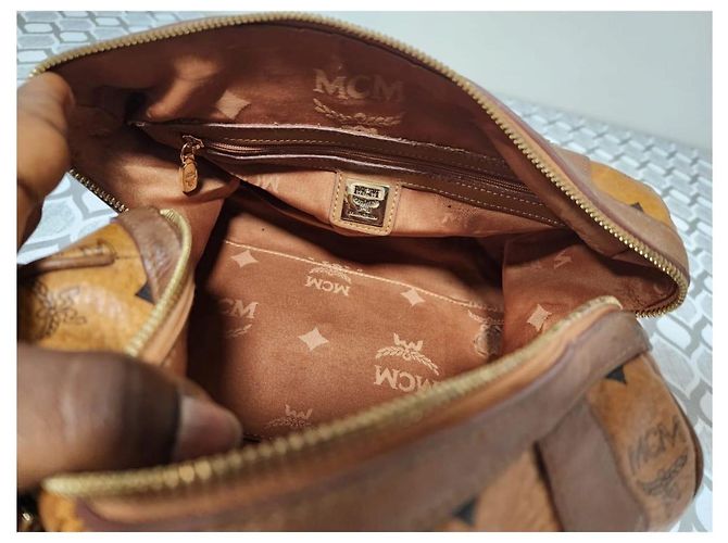 Borsa Boston con tasca frontale in tela rivestita e pelle MCM Visetos Cognac/Marrone - vista 10