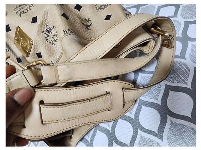 Borsa a secchiello in pelle Visetos MCM beige con coulisse - vista 9