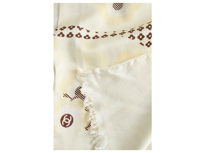 Chanel Beigefarbener Seidenschal - Ansicht 6