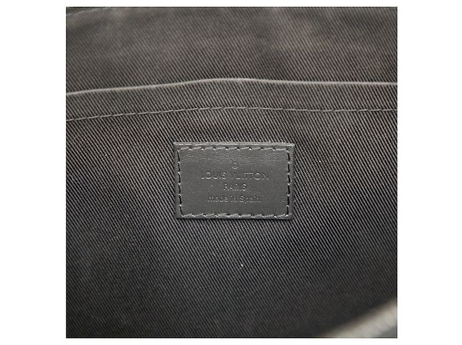 Pochette Discovery Monogram Shadow Nera Louis Vuitton Nero - vista 5