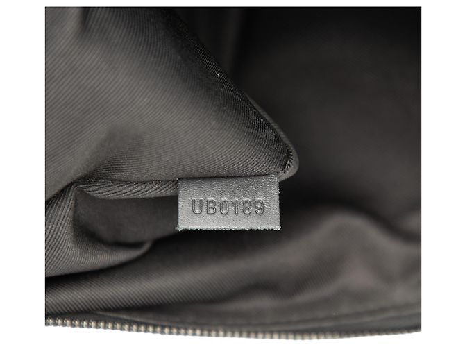 Pochette Discovery Monogram Shadow Nera Louis Vuitton Nero - vista 6