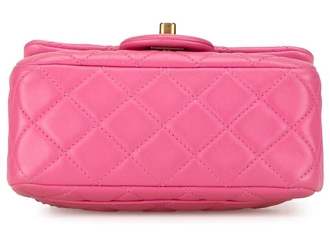 Chanel Mini Quadrado Rosa Clássico em Couro de Cordeiro com Pérolas e Fecho Simples - vista 4