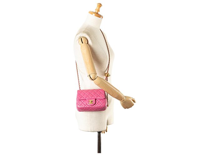 Chanel Mini Quadrado Rosa Clássico em Couro de Cordeiro com Pérolas e Fecho Simples - vista 9