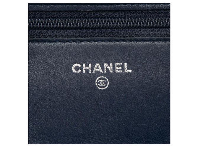 Wallet On Chain Chanel Blue CC Geldbörse aus gestepptem Lammleder mit Kette Blau Marineblau - Ansicht 5