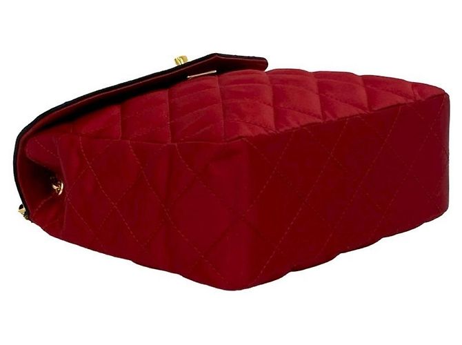 Bolsa de ombro de corrente em satin matelassé vintage da Chanel com marca Coco Preto Vermelho - vista 7