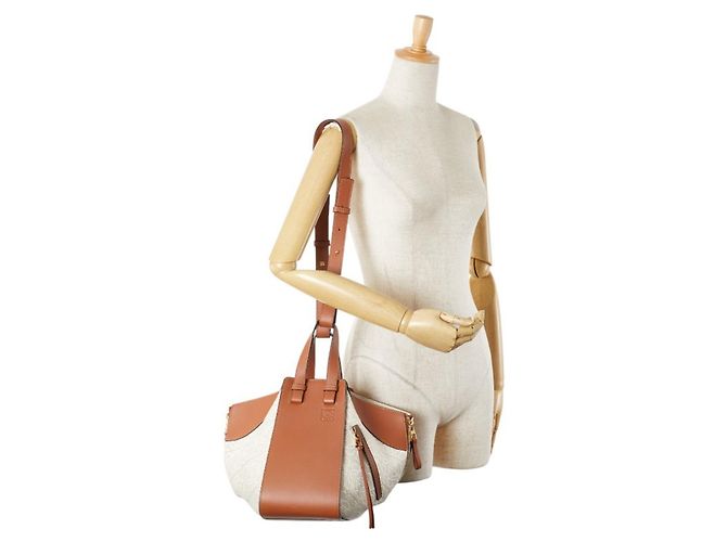 Borsa a mano/borse a spalla Hammock Small Anagram Repeat di Loewe Marrone Beige - vista 12