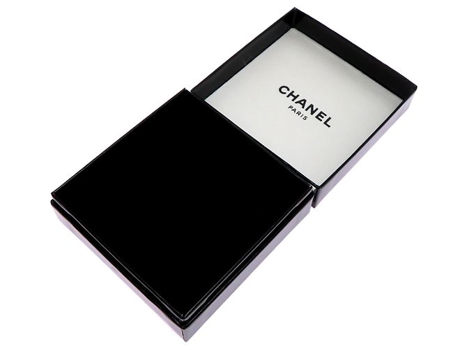 Orecchini in perle da donna con il logo Coco di Chanel - vista 8