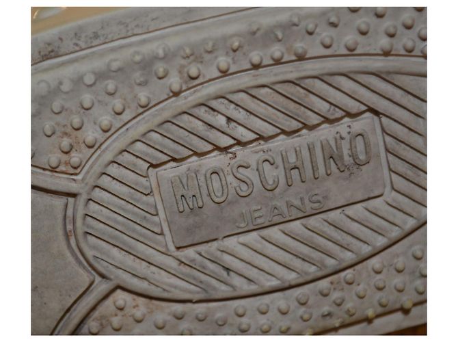Baskets Moschino à sequins dorés - vue 5