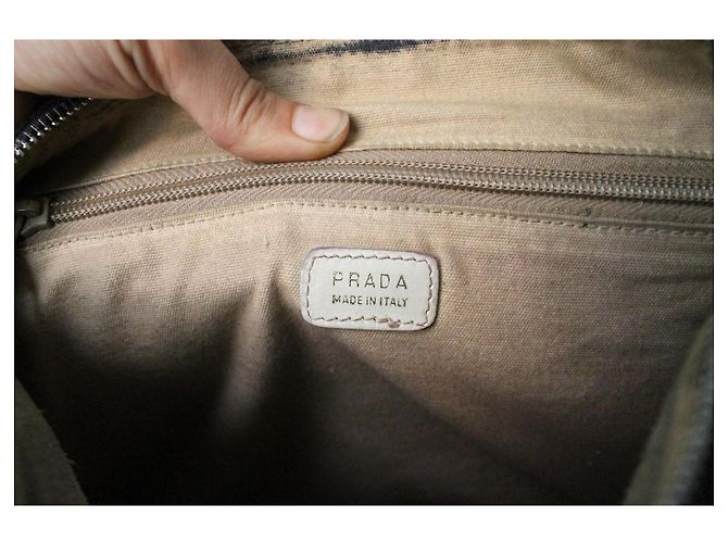 Borsa in pelle nera Prada con tracolla regolabile Nero - vista 10