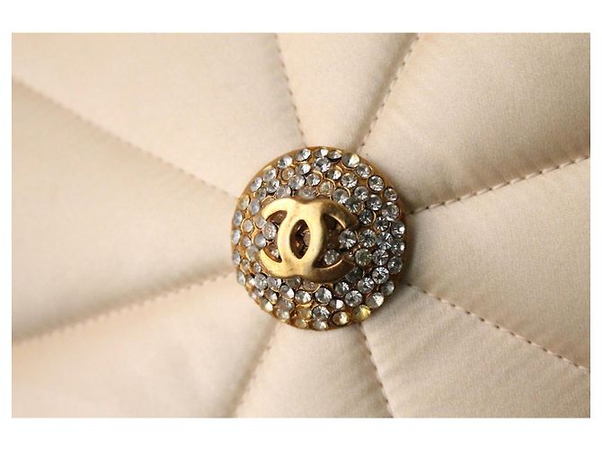 Bolsa minaudière octogonal da Chanel em seda e couro Bege - vista 3