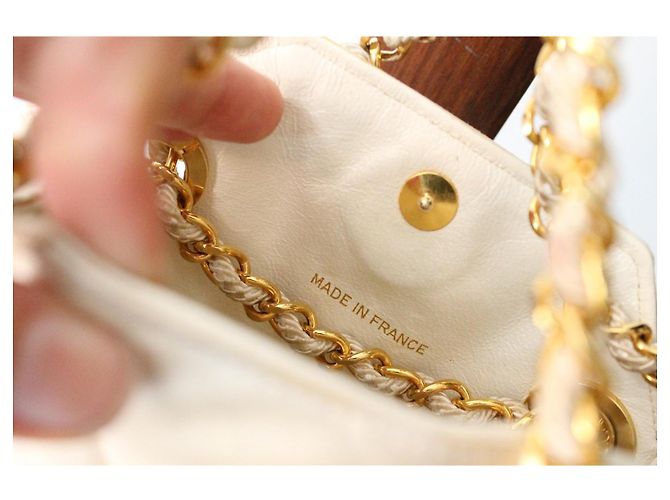 Bolsa minaudière octogonal da Chanel em seda e couro Bege - vista 9