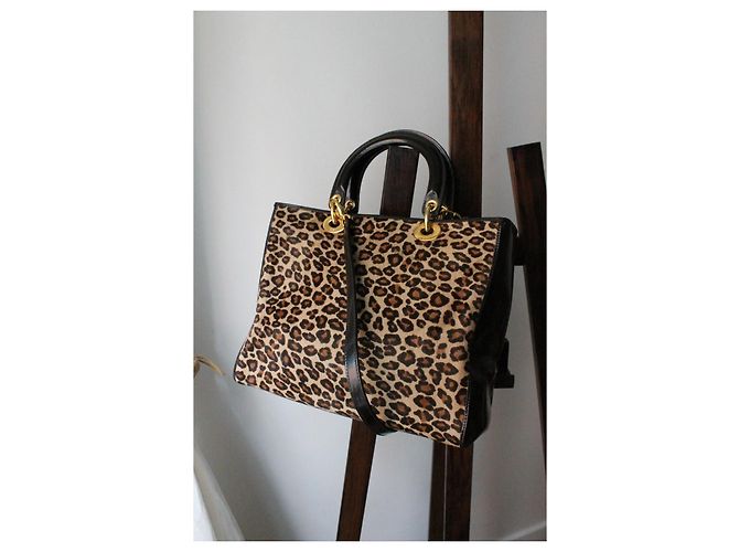 Bolsa Lady Dior da Dior em couro envernizado e pele de leopardo falsa - vista 4