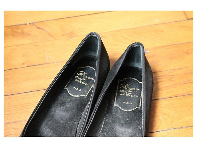 Ballerine modello Efflorescence di Roger Vivier in satin e pelle nera Nero - vista 2