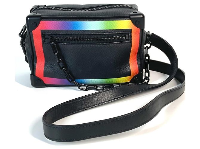 Borsa a Spalla Mini Soft Trunk Taiga Rainbow di Louis Vuitton Nero Multicolore - vista 2