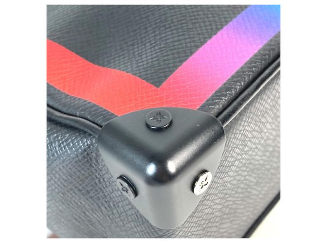 Borsa a Spalla Mini Soft Trunk Taiga Rainbow di Louis Vuitton Nero Multicolore - vista 9