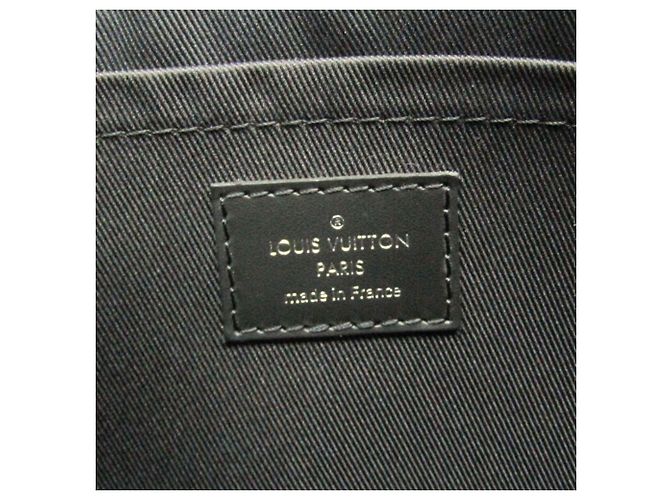 Borsa Clutch Pochette Discovery Monogram Eclipse di Louis Vuitton Monogramma - vista 8