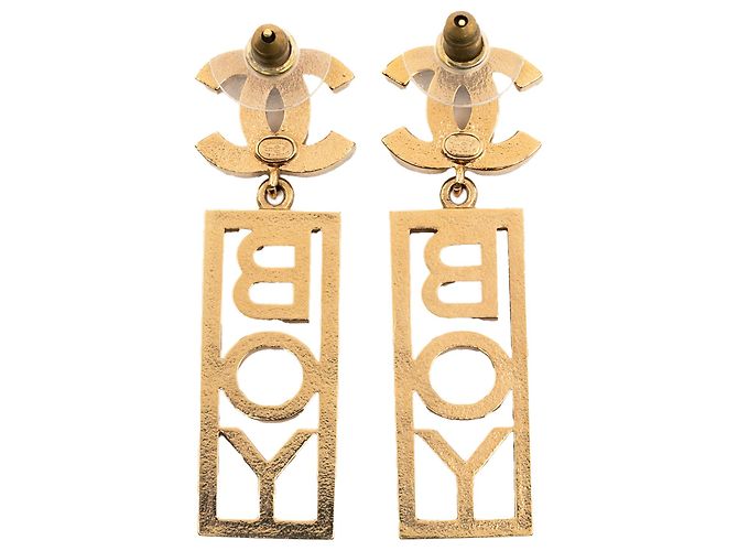 Orecchini Chanel Gold CC placcati in oro con strass, modello Boy, con chiusura a pressione. D'oro - vista 2