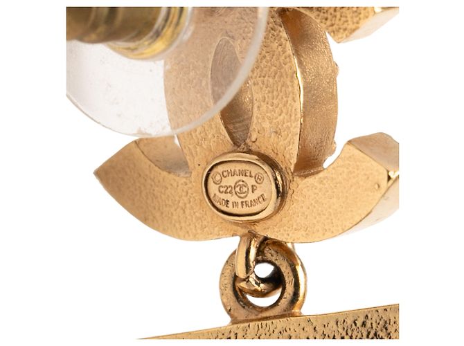Orecchini Chanel Gold CC placcati in oro con strass, modello Boy, con chiusura a pressione. D'oro - vista 3