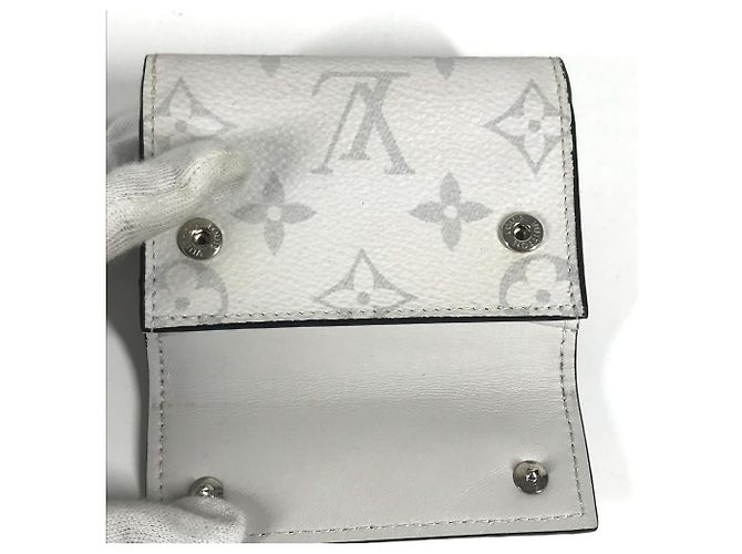 Billetera Compacta Discovery Taiga Rama Louis Vuitton Blanco - vista 6