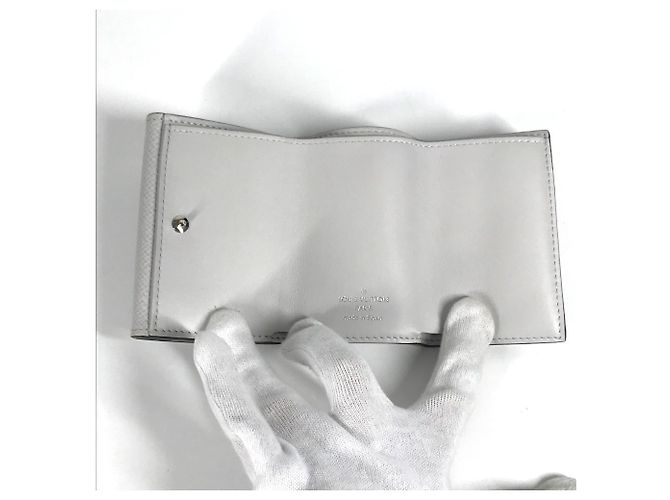Billetera Compacta Discovery Taiga Rama Louis Vuitton Blanco - vista 9