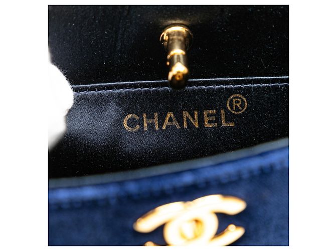 Mini borsa a mano Chanel Coco Mark in velluto blu navy - vista 7