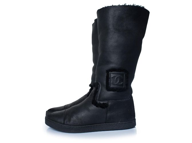 Chanel, Schwarze Schafslederstiefel - Ansicht 2