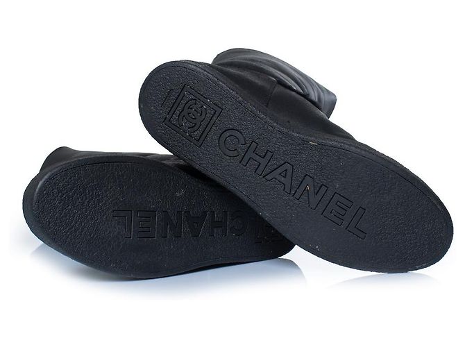 Chanel, Schwarze Schafslederstiefel - Ansicht 7