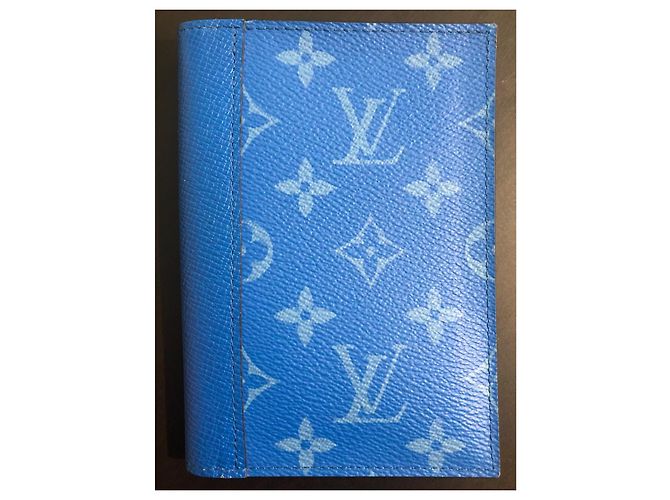 Louis Vuitton Taigarama Copripassaporto Blu Pelle - vista 2