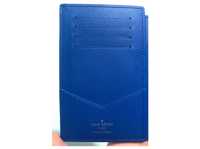 Louis Vuitton Taigarama Copripassaporto Blu Pelle - vista 3