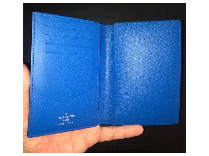 Louis Vuitton Taigarama Copripassaporto Blu Pelle - vista 4