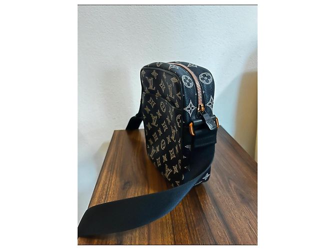 Louis Vuitton LV Danube sottosopra Grigio antracite Blu scuro - vista 3